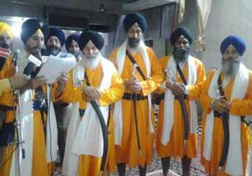 panj piaras ask sgpc to remove all five jathedars by jan 1