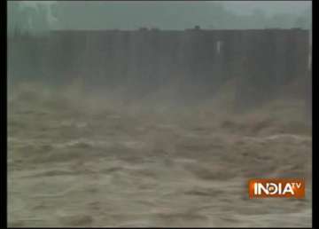 alert sounded as river sindh swells following cloudbursts