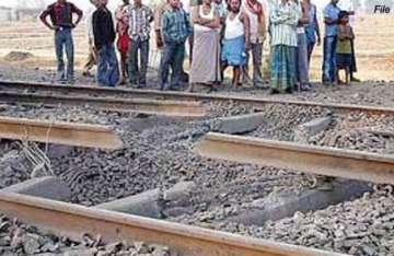 one shot dead in bengal rail tracks damaged in bihar
