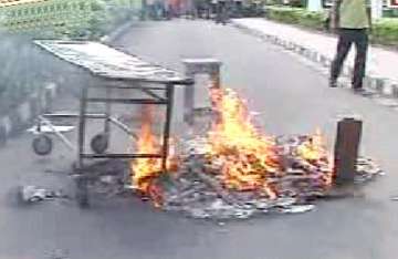 mob ransacks peerless hospital in west bengal