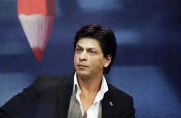 unfazed shah rukh refuses to submit to shiv sena s threat