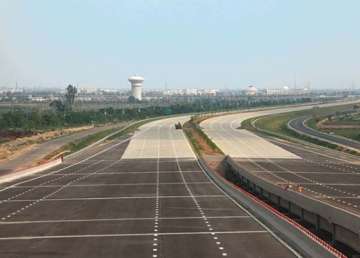 mulayam to lay foundation of agra lucknow expressway today