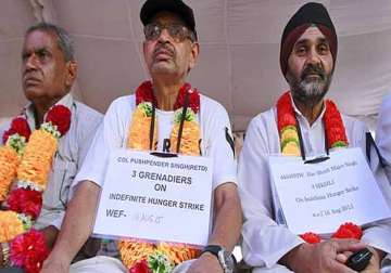 orop row ex servicemen meet defence minister manohar parrikar