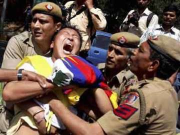tibetans protest in delhi against chinese president s visit