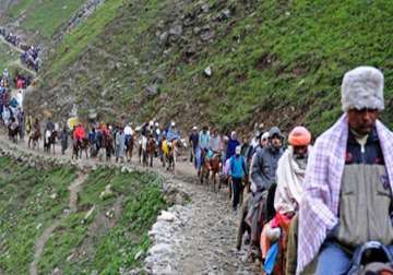 jammu srinagar national highway closure halts amarnath yatra