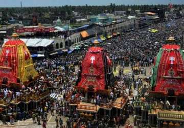 man crushed to death under festival chariot