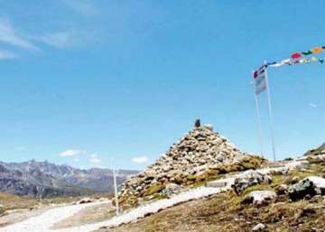 indian troops prevent chinese military from constructing road in asaphila region of arunachal