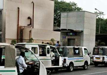 delhi hc pulls up city govt over gramin sewa autos in capital