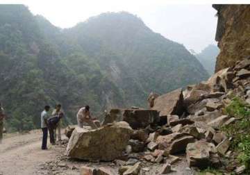 landslide on the route to badrinath strands over 3 000 pilgrims