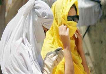 hot sunday for delhiites as mercury touches 40 degrees celsius
