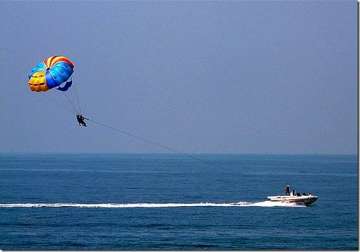 goa govt suspends water sports after death of russian tourists