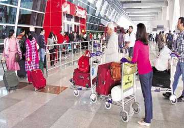flights delayed 500 spicejet passengers stranded at igi airport