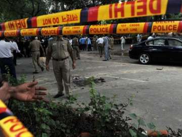 constable shot dead another injured in attack in outer delhi