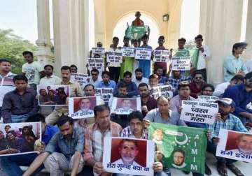 dadri lynching aimim workers stage sit in demand cbi probe
