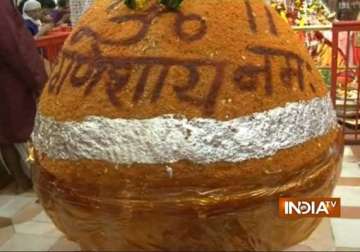 1101 kg s giant laddoo offered to lord ganesha in nagpur