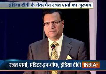 dream big and never be afraid of challenges rajat sharma tells budding journalists