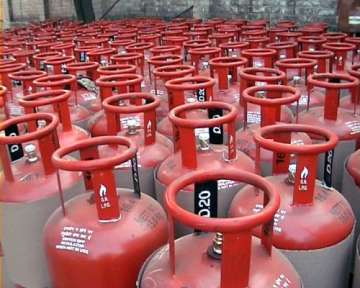 5 killed in lpg cylinder explosion
