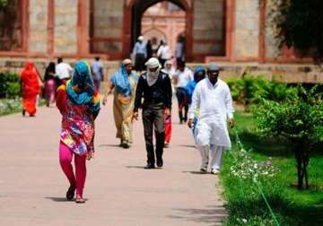 intense heat wave claims over 1 100 lives across india
