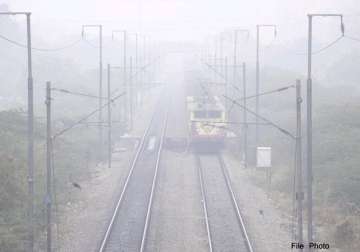 another chilly morning in delhi 50 trains delayed