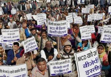 mcd workers end strike after delhi hc intervenes