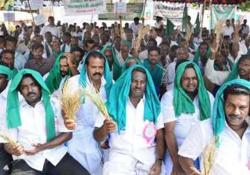 cauvery delta farmers protest against karnataka s mekedatu project