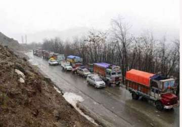 jammu srinagar national highway reopens for one way traffic