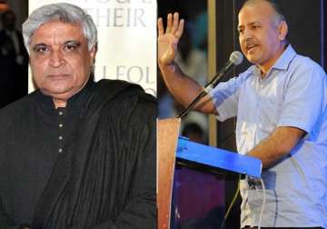 javed akhtar leaves after forced to make way for manish sisodia