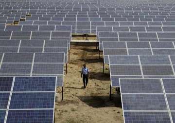 india aims to produce 100gw solar power