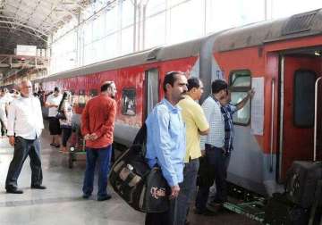 35 second compulsory wait to book tickets on irctc website