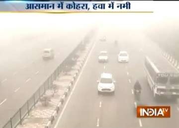 in video as year approaches to end delhi chills at 4.5 degree