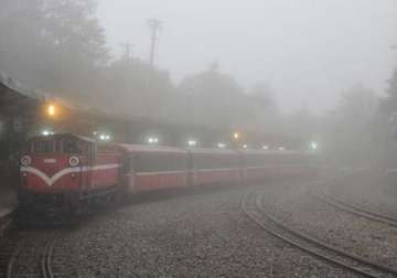 dense fog delays 59 trains in delhi