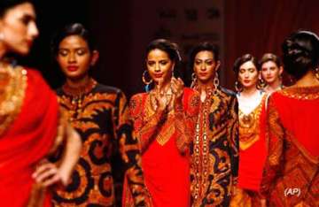 designers go traditional at delayed fashion week