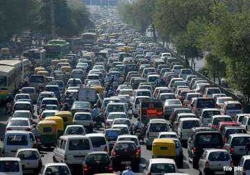 2.5l litres of fuel wasted every day in delhi due to vehicle idling