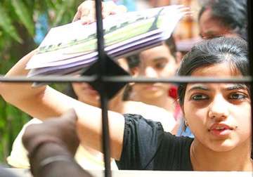 du admission over 1.3 lakh applications received online