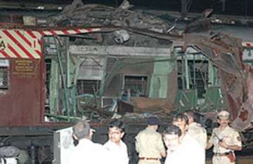 one injured in parcel bomb explosion in delhi