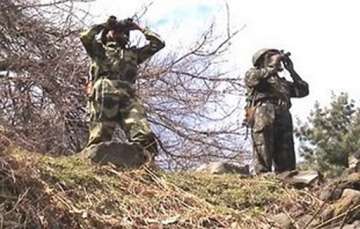 pak troops fire at indian posts in poonch