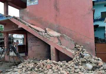 quake toll rises to 17 in bihar 77 injured