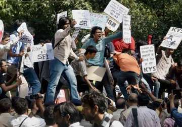 scores of students detained during protest over dadri lynching