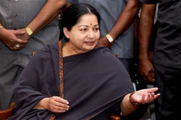 da case jayalalithaa leaves for bangalore to appear in court