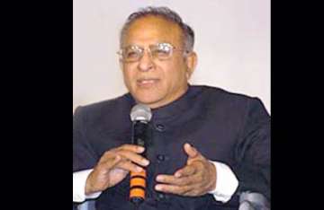 jaipal criticizes thackeray for his comments on sania