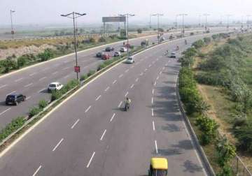 noida expressway to get smart traffic management system