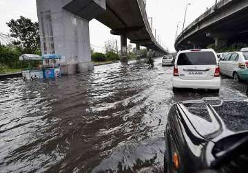 delhi witnesses traffic jam due to heavy downpour
