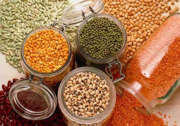 centre bihar in blame game over rise in prices of pulses