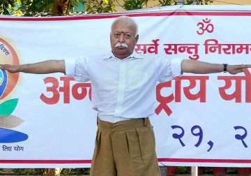 rss chief mohan bhagwat hails pm modi for organising yoga at large scale