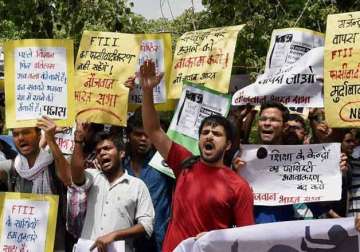 agitating ftii students govt hold talks deadlock continues