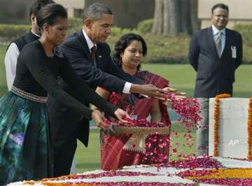 obama presents king memorabilia to rajghat