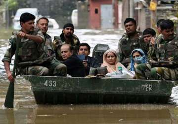 kashmir floods stone pelters target choppers planes boats involved in relief operations