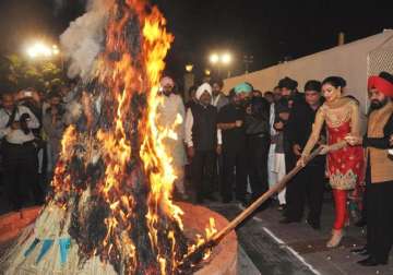 know why lohri the bonfire festival is celebrated
