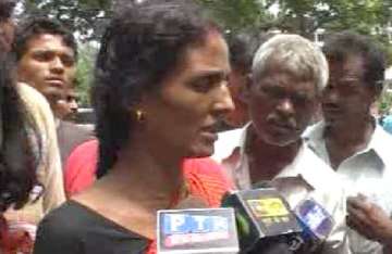 abducted si abhay yadav s wife threatens to commit suicide