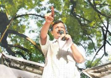 arvind kejriwal launches satyagraha over water power tariff